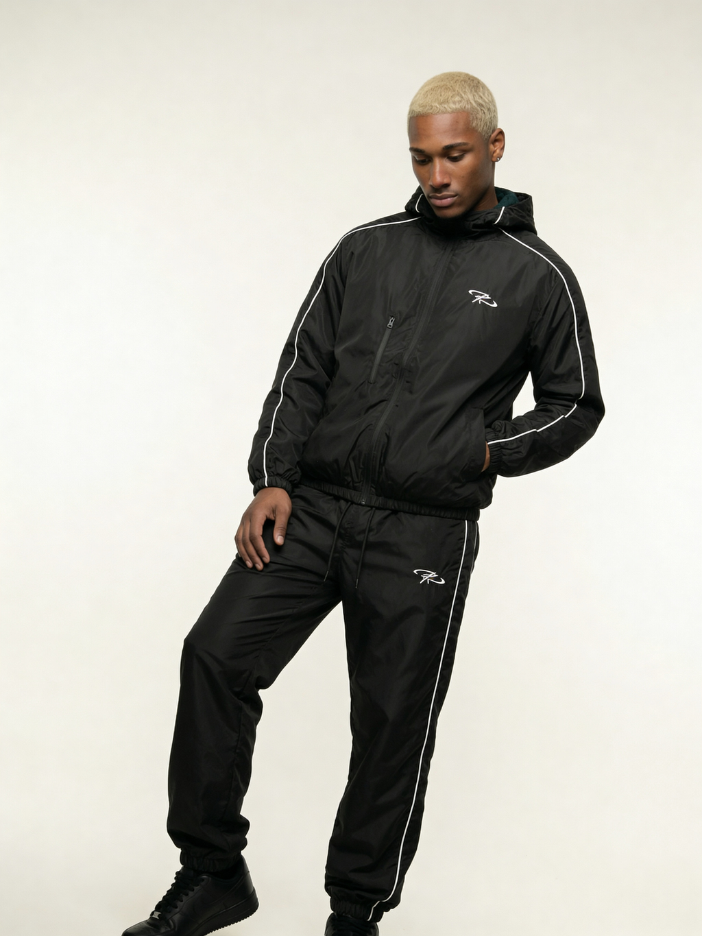 APEX WINDBREAKER BLACK SET